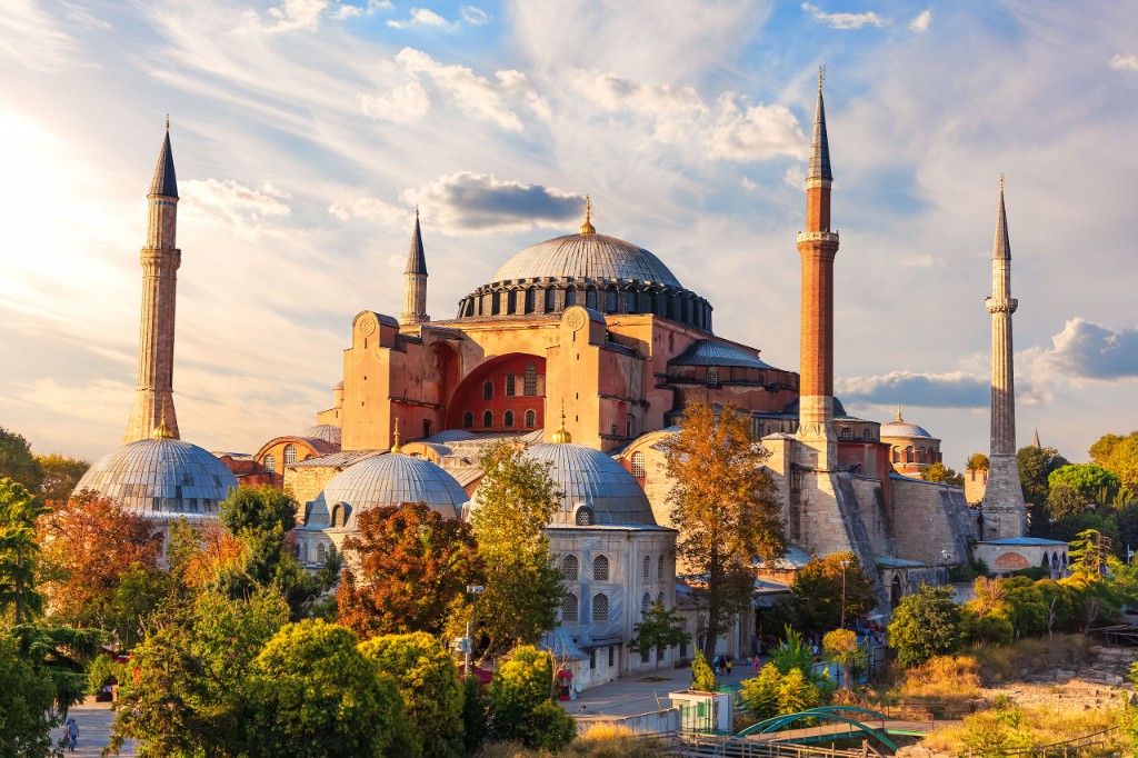 Best eSIM for Turkey: Stay Connected in Istanbul, Cappadocia and the Turkish Riviera